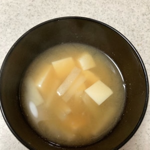 大根とキャベツと豆腐の味噌汁
